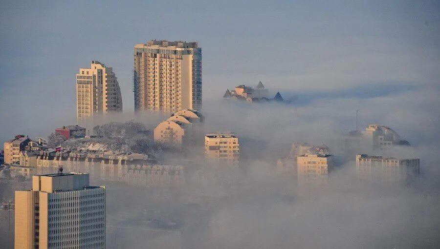 Владивосток туман. Туманный Владивосток. Владивосток летом туман. Владивосток климат.