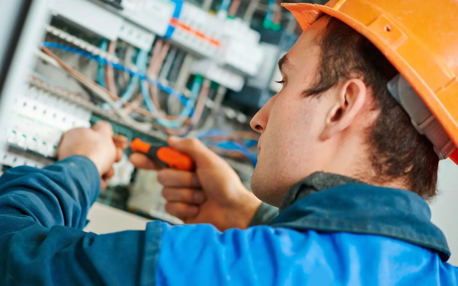 Монтажные работы содержание. Рабочие на стройке. Монтажные работы содержание. Строительные работы. При выполнении троиельно монтажных рабо.