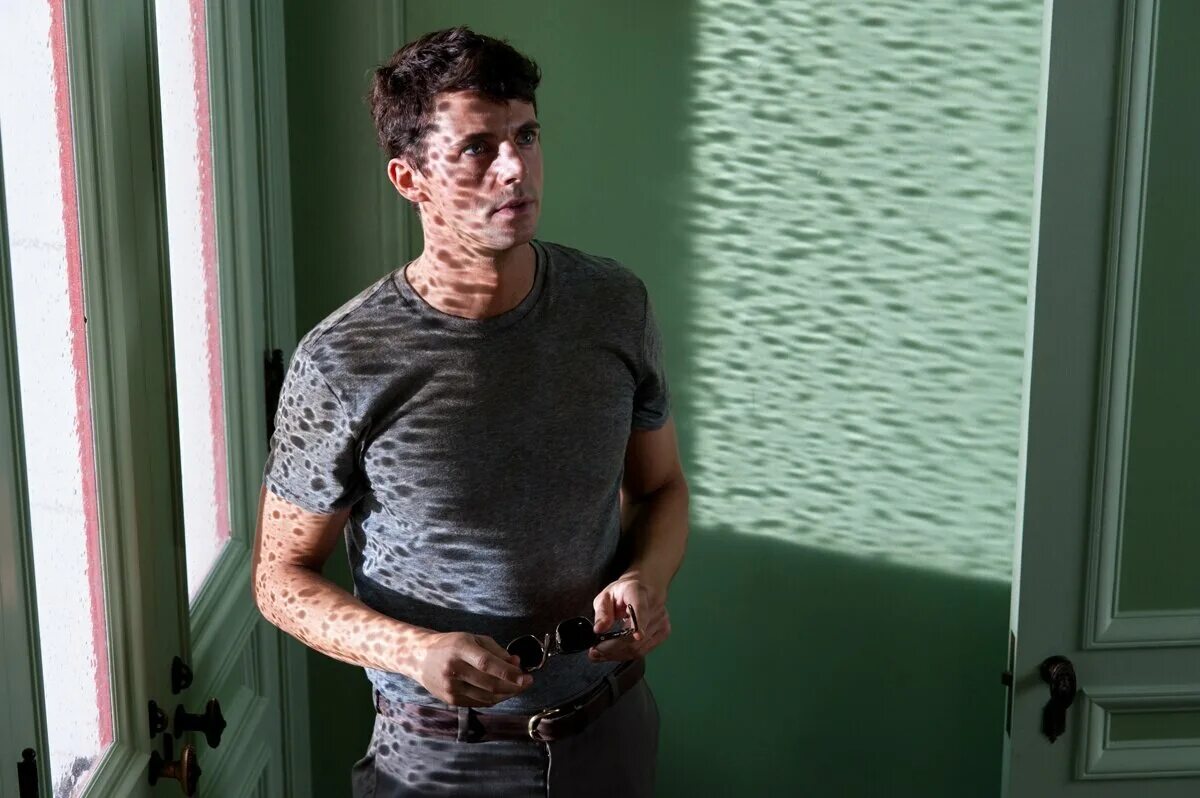 Миа васиковска и мэттью гуд. Порочный игрок. Мэттью гуд стокер. Стокер фильм. Миа васиковска и мэттью гуд.