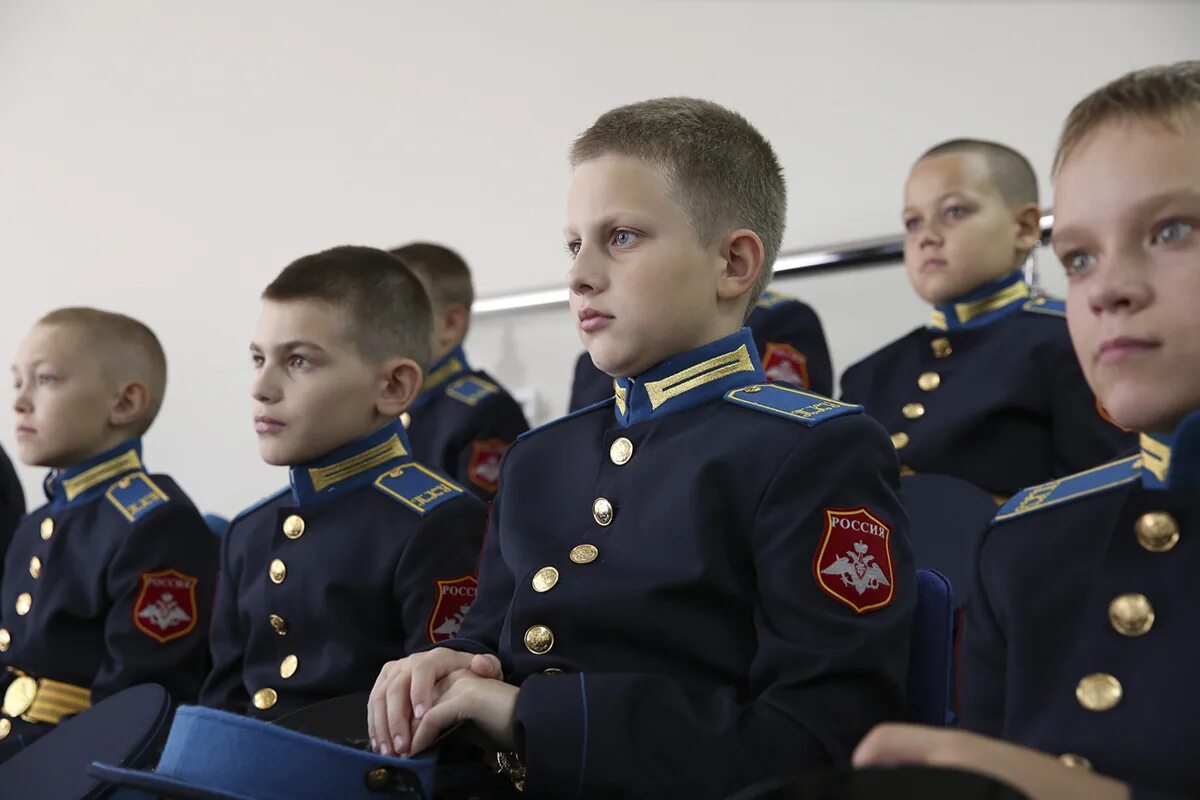 Кадетский класс президентский. Оренбургский президентский кадетский корпус. Кадеты кадетского корпуса Петергоф. 1 Президентский кадетский корпус в Оренбурге. Кадетский корпус БКК Барнаул.