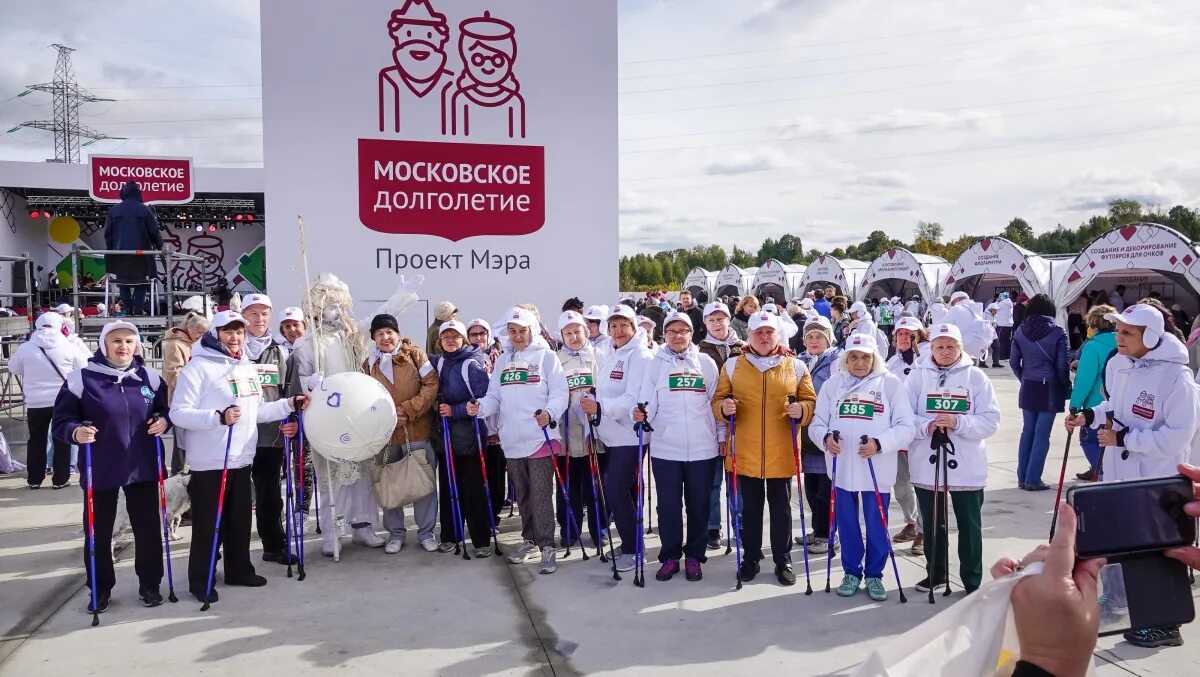 Московское долголетие дом. Московское долголетие. Фестиваль Московское долголетие. Проект мэра Московское долголетие. Московское долголетие картинки.