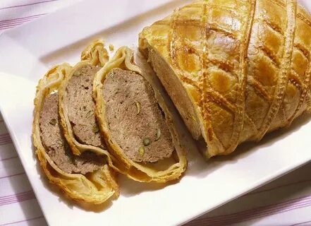 Мясо приготовленное в слоеном тесте