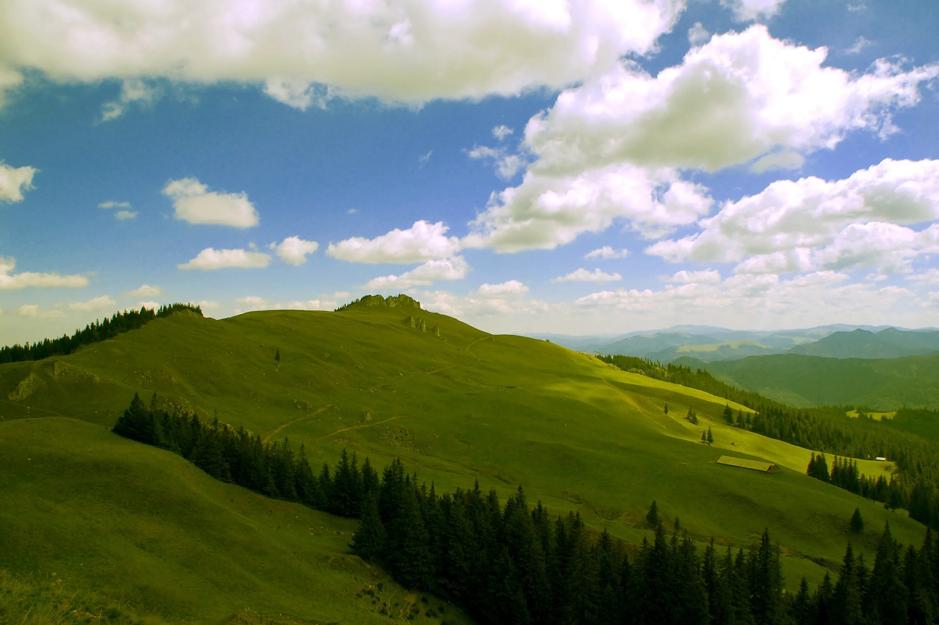 Безмятежность фото. Горы и равнины. Желтая степь. Небо равнину холмы. Паданская равнина италия.