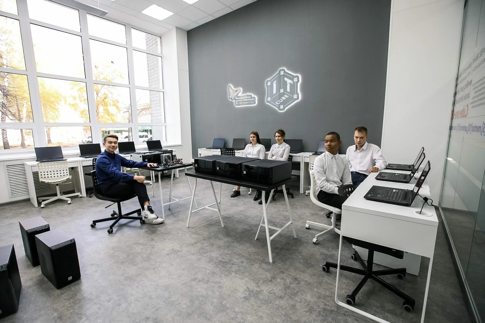 Айти ижевск. Ит куб ульяновск. ит куб екатеринбург красных командиров. it cube ульяновск. айти куб липецк.