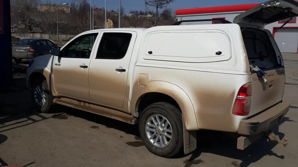 Тойота Hilux с кунгом. Тойота Hilux 2015 с кунгом. Toyota Hilux 3 с кунгом. Кунг Toyota Hilux 1995. Купить хайлюкс с пробегом авито