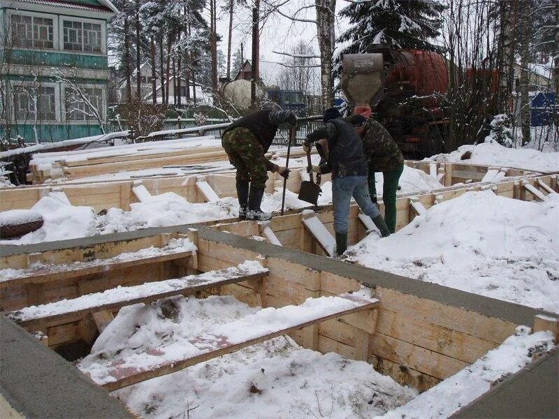 Можно ли бетон зимой. Фундамент в зимний период. заливка бетона зимой. бетонирование в зимний период. заливка фундамента зимой.