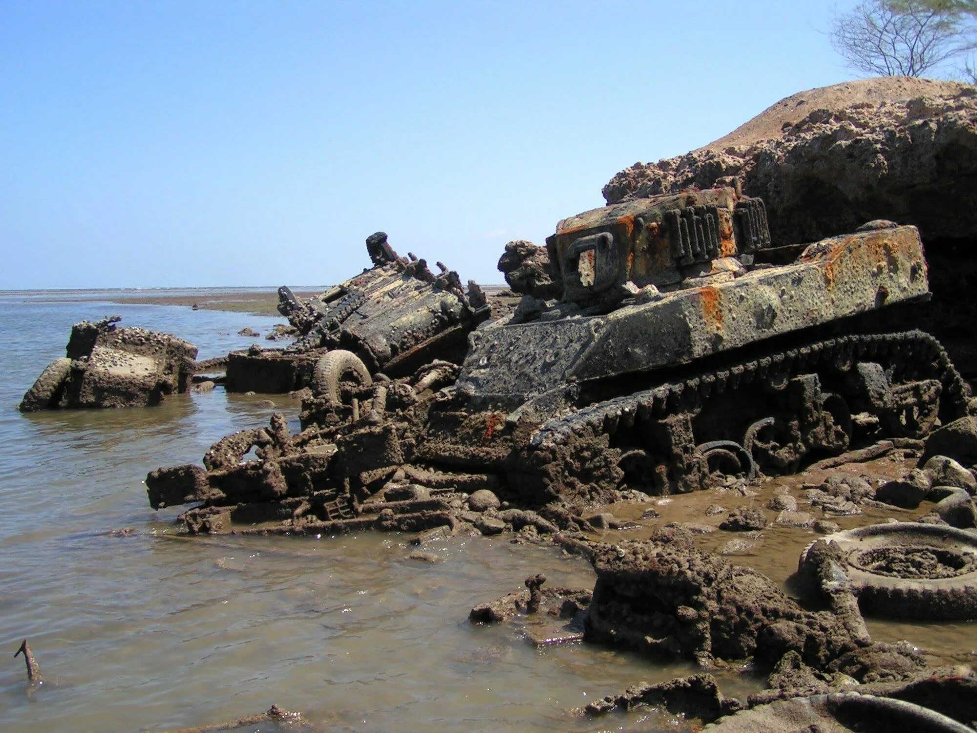 Эхо военные. Остров Пелелиу находки второй мировой. Остров Пелелиу 2 мировая. Эхо второй мировой войны заброшенные танки.