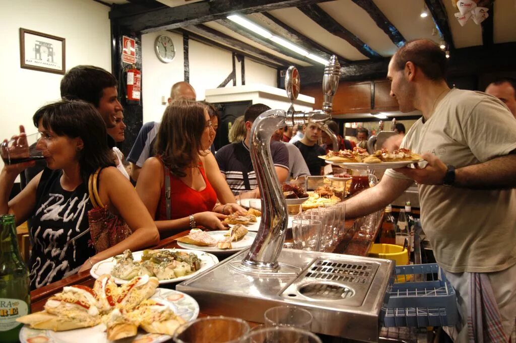 Антикварное кафе. Бар эмиграция. Journey evolution 1979. Бар в большом городе калинкин. Тальятелла бар.