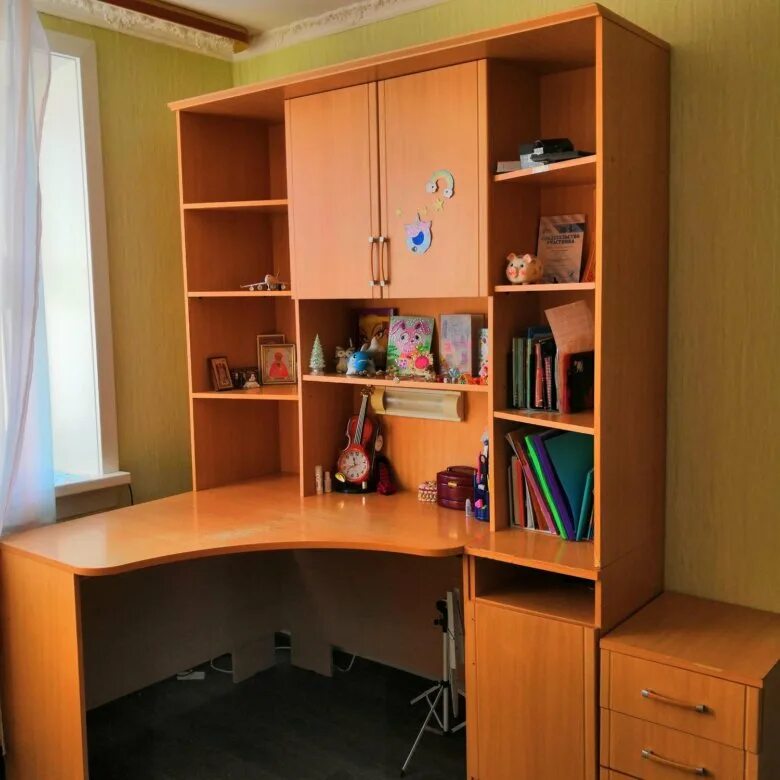 стол в детскую комнату для школьника. школьный уголок для девочки. детские школьные столы. стол со шкафом для школьника. "уголок школьника 2" вмк аджио.