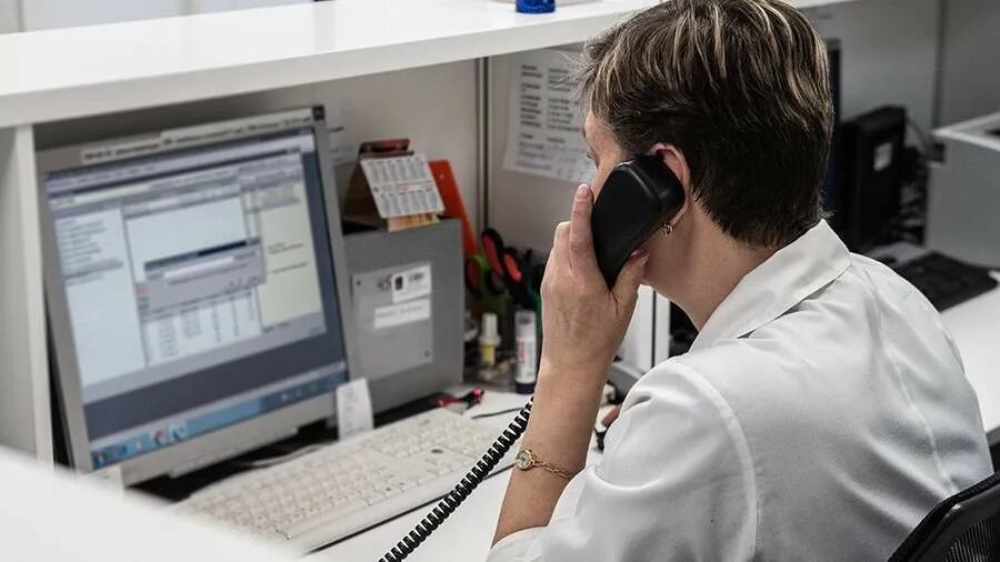 Call центр больницы. Оператор колл центра. Консультация врача колл центр. Колл центр 122. Колл центр.