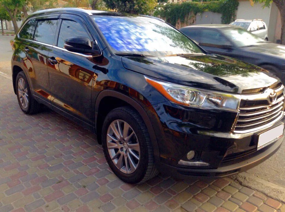 Toyota highlander 2014. Тойота хайлендер с пробегом. Хайлендер владивосток. Стайлинг хайлендер г40. Toyota highlander xu50 тюнинг.