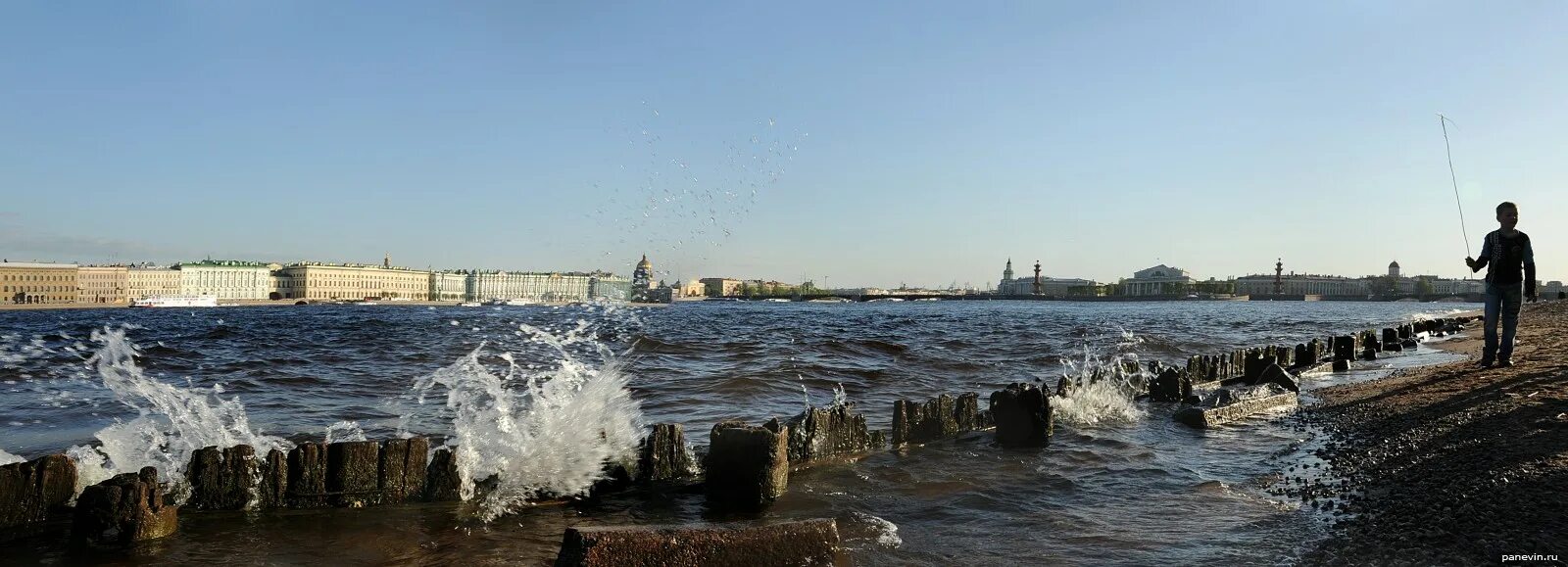 На реке неве на воде. Нева Питер финский залив. Разлив Невы в Питере. Финский залив и река Нева. Прорыв реки Нева.