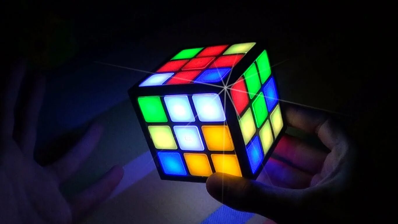 Включи рубик. Кубик рубик фон. Красивый кубик Рубика. Кубик Рубика обои на телефон. Кубик Рубика на черном фоне.