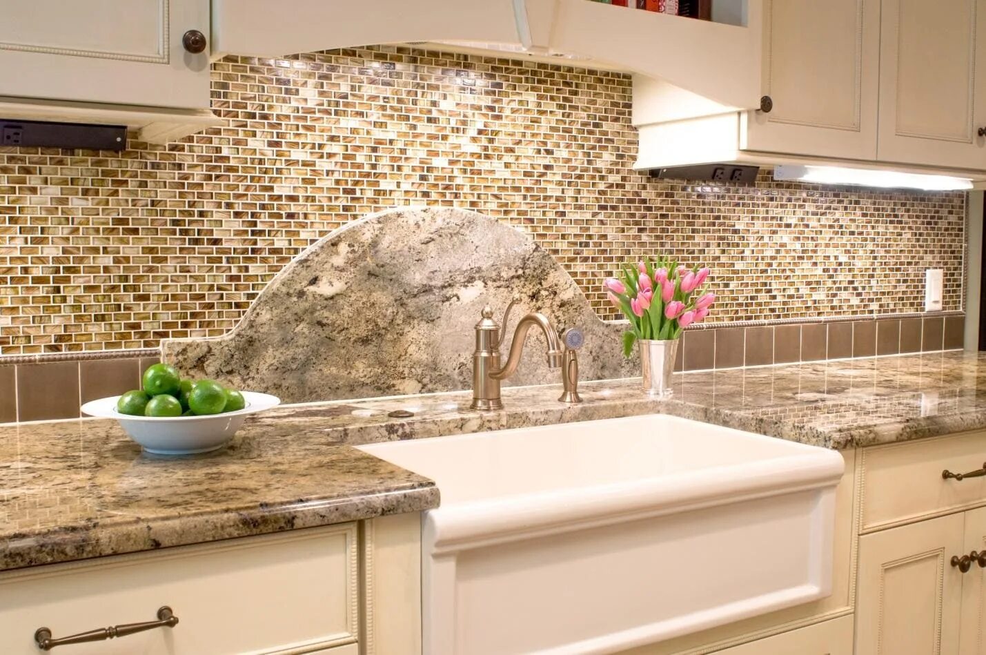 Мозаика Backsplash. Плитка Backsplash мрамор. Фартук из мозаики на кухню. Плитка на фартук мозаика.