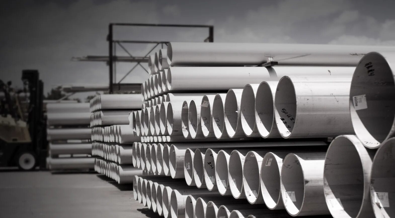 Где используют трубы. Труба полиэтиленовая газ пэ100. Канализационная труба нержавейка. Труба 159*6. Труба круглая aisi 304/304l en 10217-7 38х2.