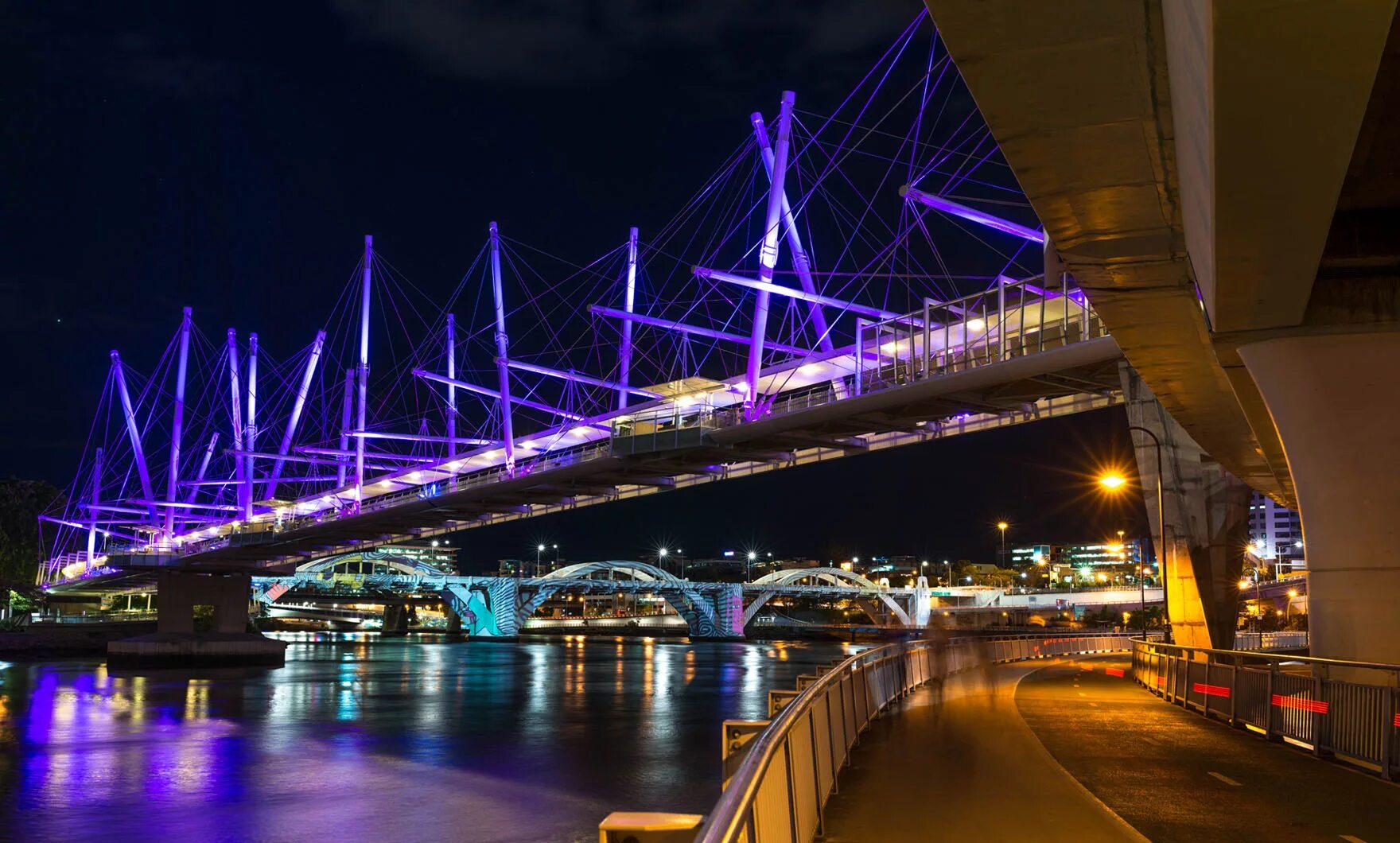 G most. Мост Тейлор бридж город. Подсветка моста. Архитектурная подсветка мостов. Светящийся мост в Москве.