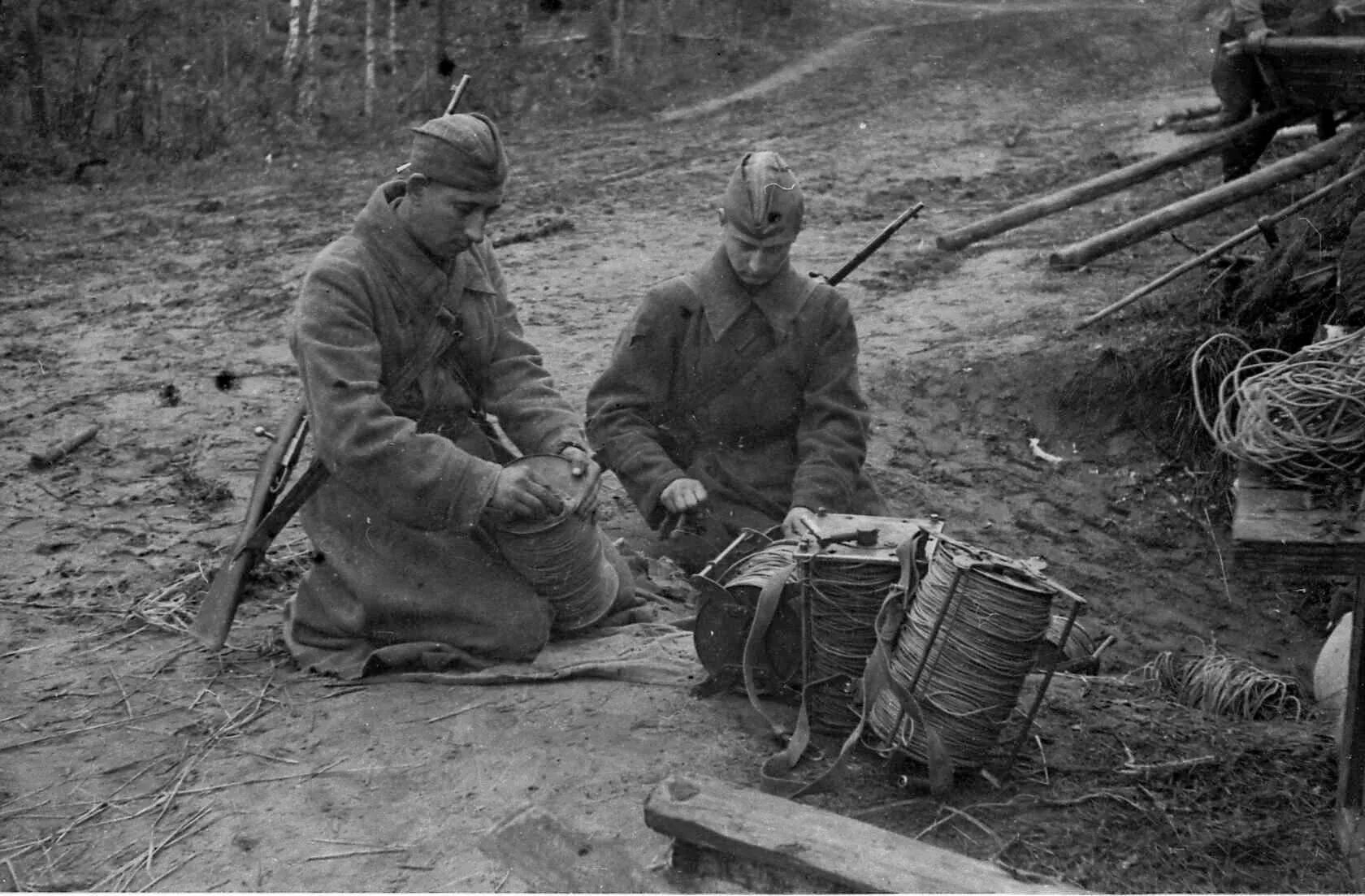 Понравилось на войне. Катушка связиста РККА 1941. Связисты Великой Отечественной войны 1941-1945. Катушка связиста РККА. Связисты на войне 1941-1945.