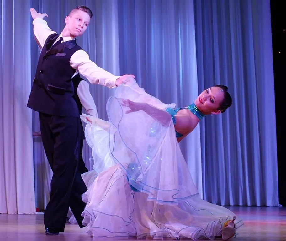 хореографический коллектив феерия. шоу балет феерия барнаул. феерия коллектив. феерия коллектив. ансамбль современного танца феерия г.