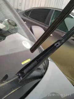 Прижим дворников к стеклу