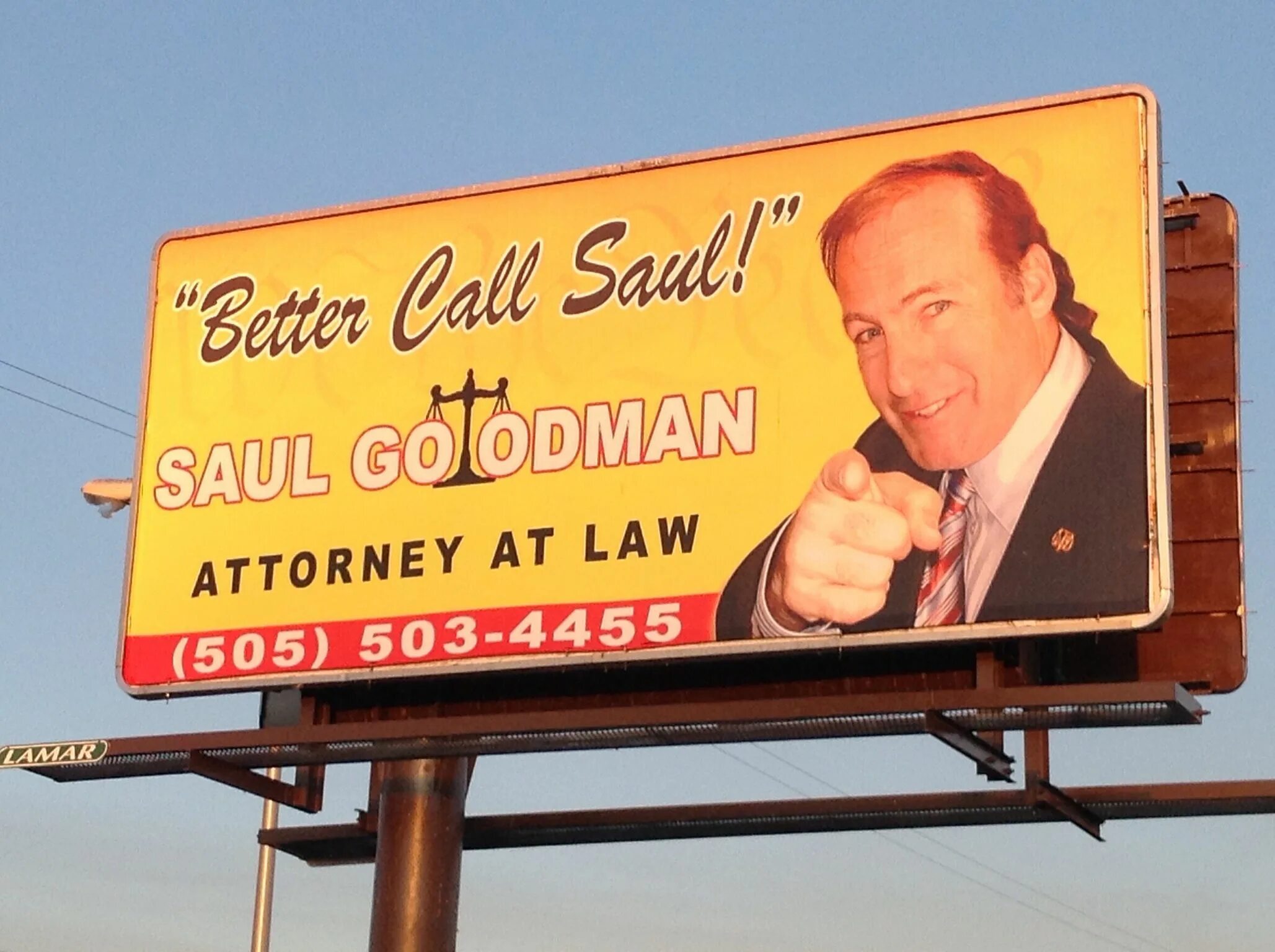 Better call saul отражение. Реклама сол. Реклама сол. Better call saul логотип. Сол гудман лучше звоните солу обложка.