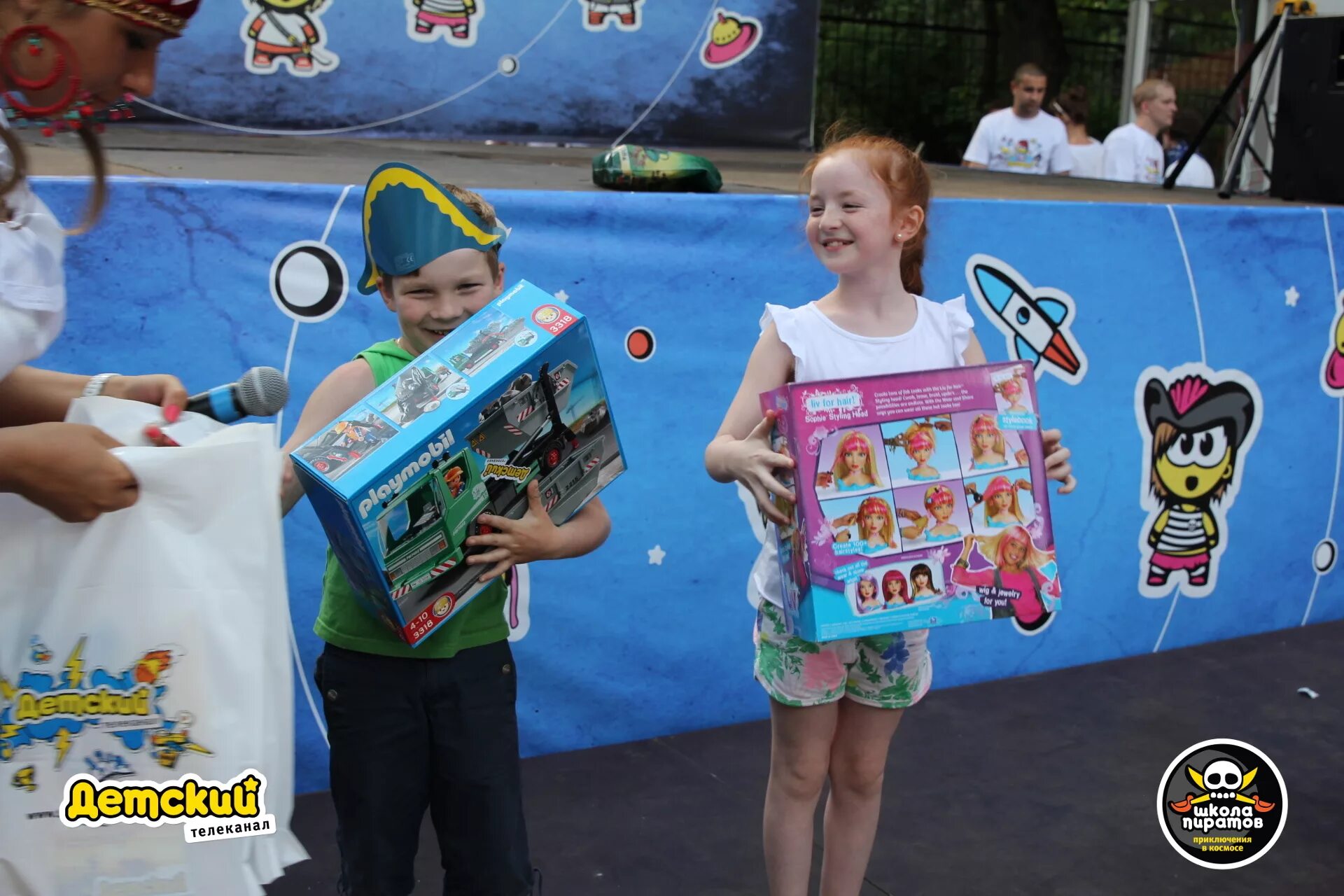 школа пиратов телеканал детский. телевизионная детская журналистика. школьная тв студия. дети журналисты в детском саду. детская школа телевидения.