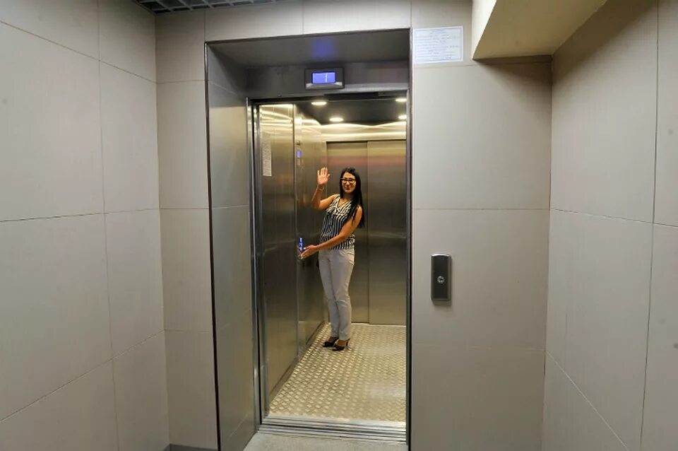 Включи лифт 3. Лифт для МГН. Лифт для маломобильных групп населения. Красивый лифт. Лифт в подземном переходе.