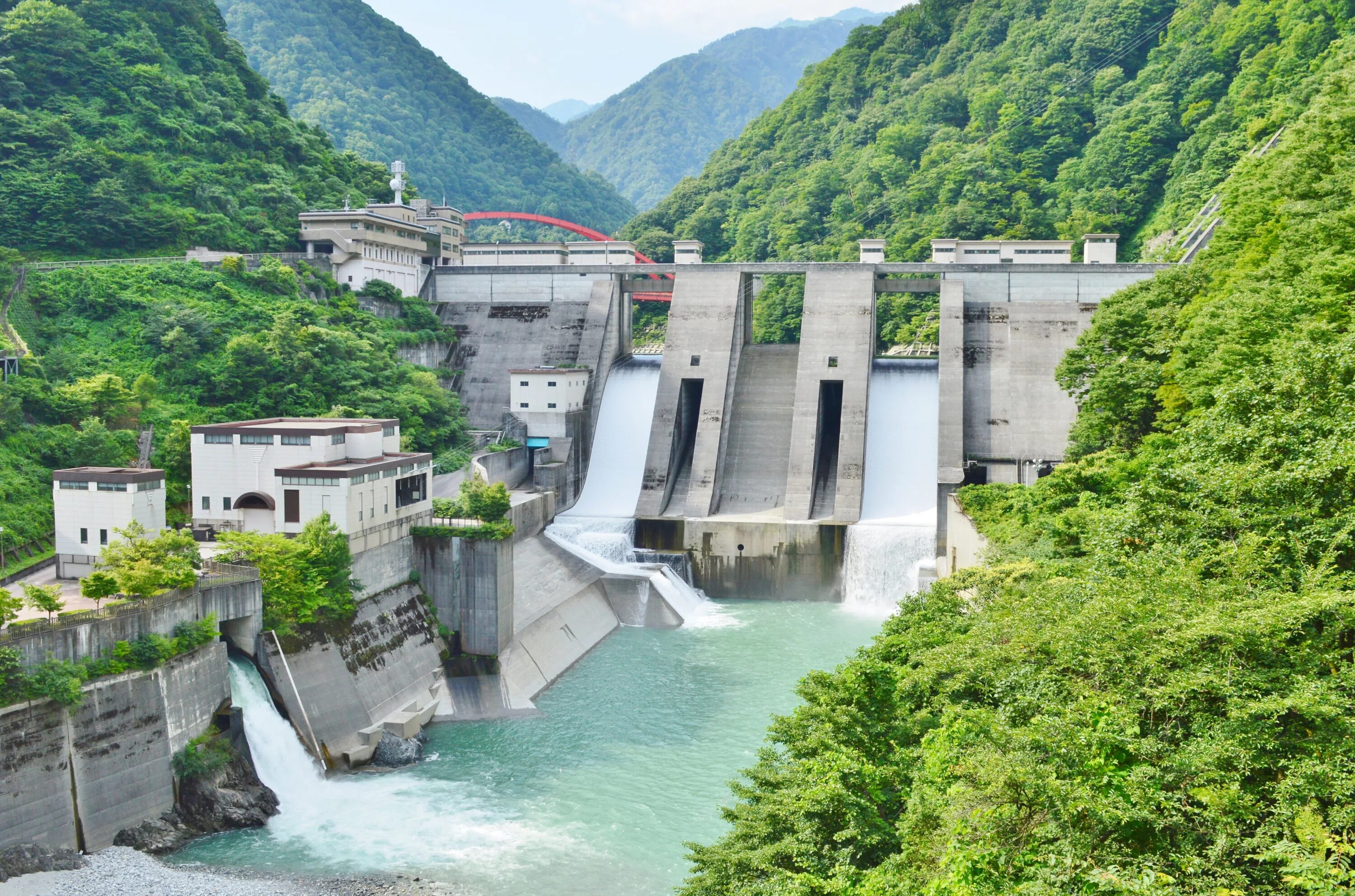 В какой стране крупнейшая гэс. Три ущелья ГЭС. ГЭС на Янцзы. ГЭС три ущелья Китай. Плотина на Янцзы.