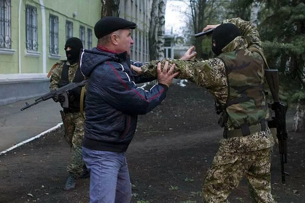 Ополчение штурм Славянск. Спецназ Украины Славянск. Спецназ гру в Славянске. Захват мирное