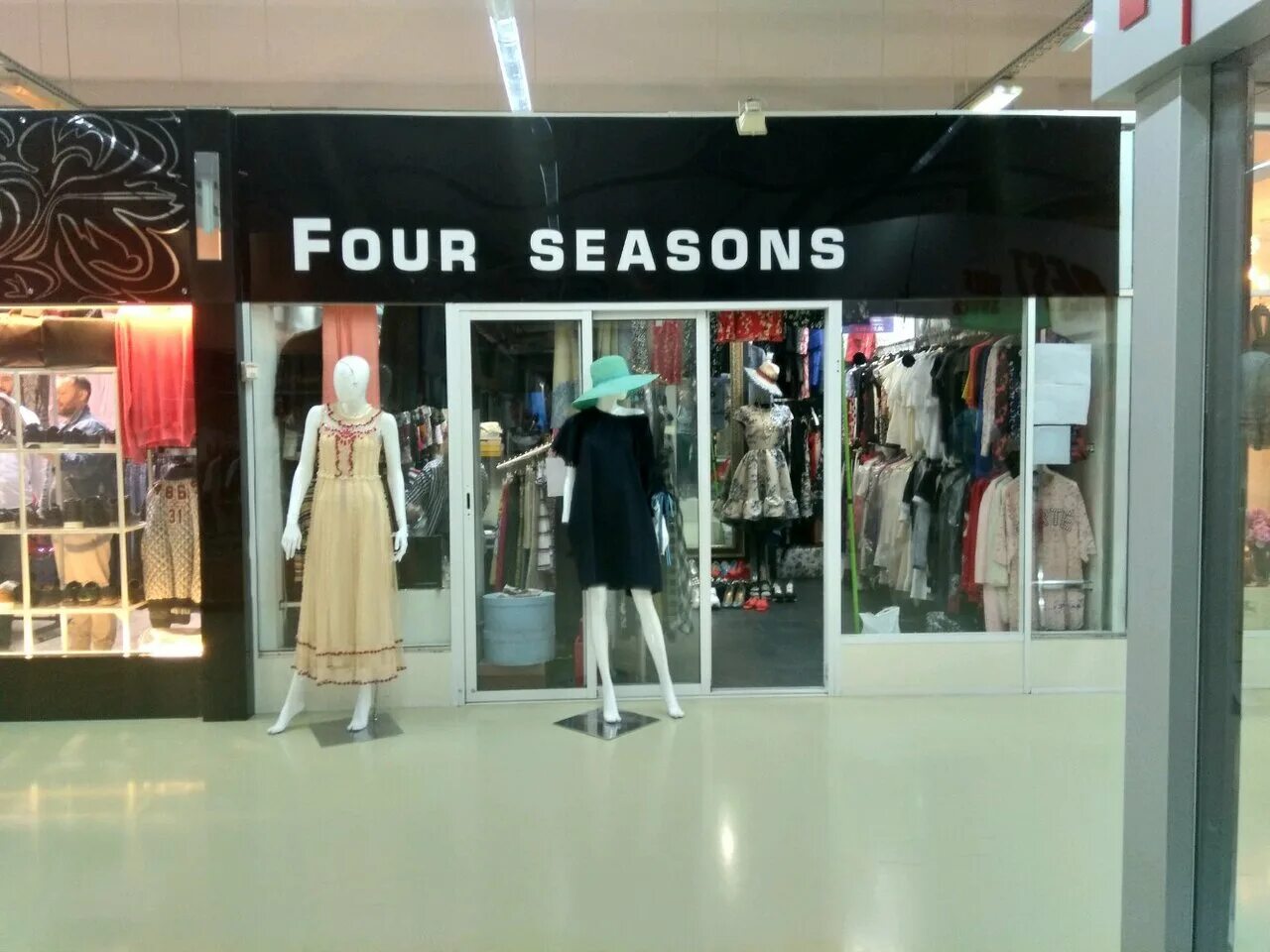 Бутик в four Seasons. Seasons магазин. 4 Seasons магазин одежды. Four Seasons магазин одежды Москва.