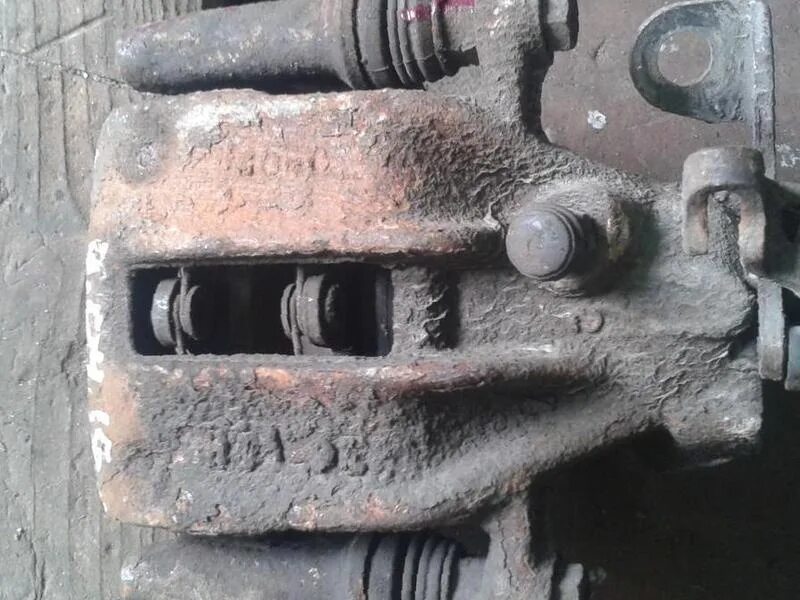 Задний суппорт а6. Супорт передний пуди а6с5. Пружина заднего суппорта ауди a8d2. Тормозной поршень ауди а6 с5. Задний суппорт ауди а6 с6.