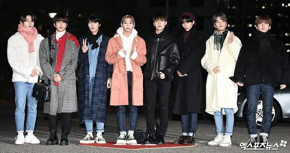 Stray одежда. Stray kids одежда. stray kids в платье. жакеты stray kids. кигуруми stray kids.