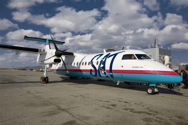 Бомбардье самолет DHC 8 300. Bombardier DHC 8-300 Якутия. DHC 8-400. De Havilland Canada DHC 8 400.