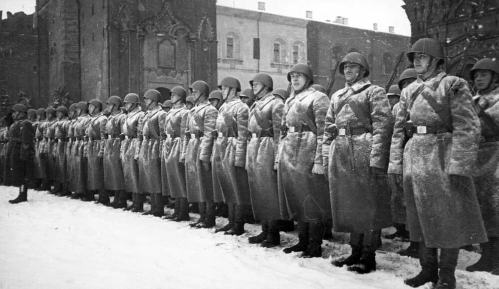 Парад 7 ноября 1941 года. Парад 7 ноября 1941 года в Москве на красной площади. Парад на красной площади 7 ноября 1941 года. В каких городах россии проходил парад 1941