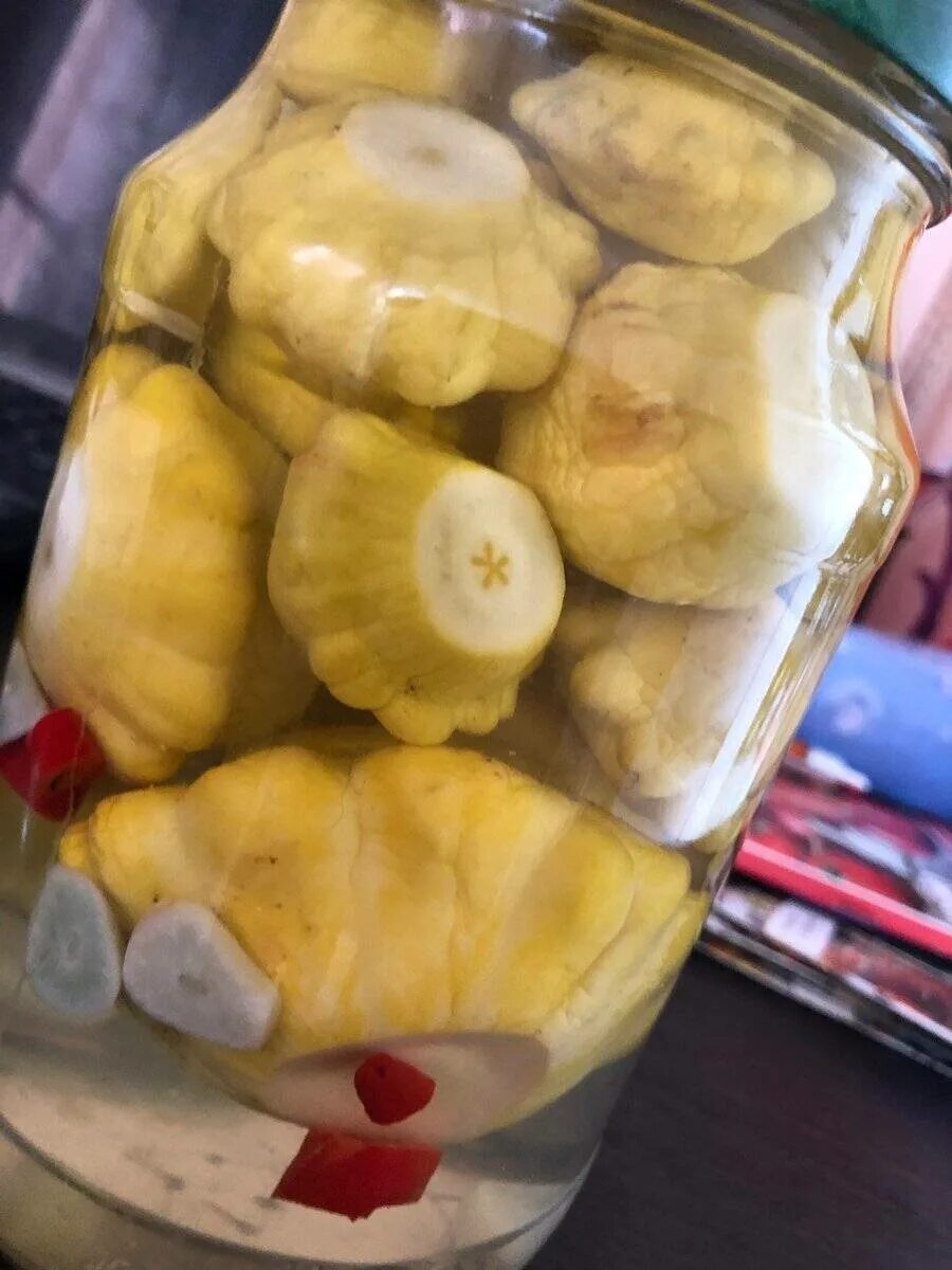 Как замариновать патиссоны быстро и вкусно. Патисон мариновый. патиссоны в банках. патиссоны для закрутки. мариновка патиссонов.