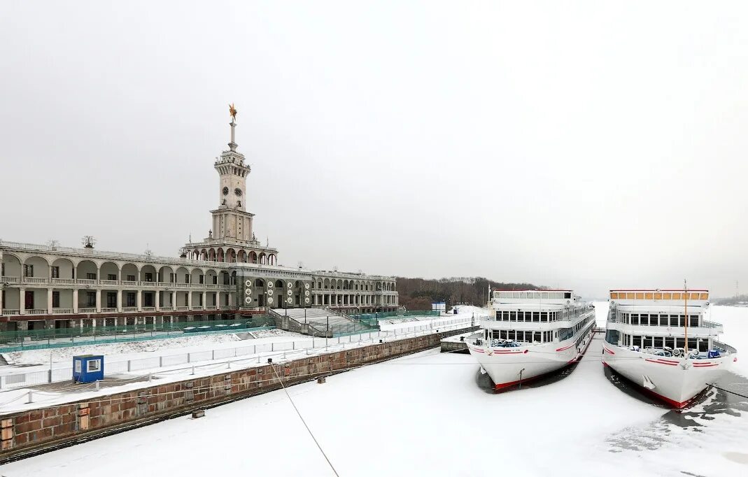 Здание северного речного вокзала в форме. Северный Речной вокзал Москва. Морской порт Москва Речной вокзал. Северный порт Речной вокзал. Северный Речной порт Москва.