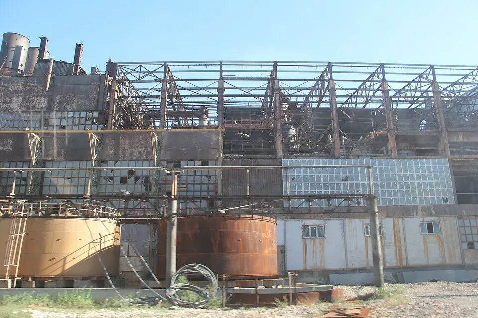 Заводы в симферополе. Заводы красноперекопска. Новые заводы в крыму. Крымская компания. Новый свет крым винный завод.