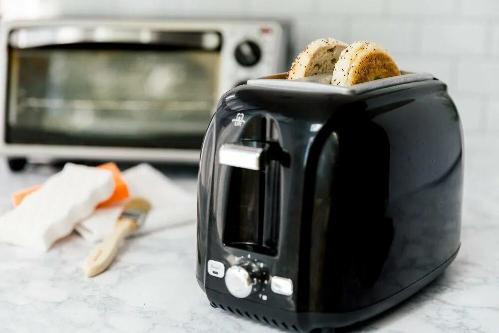 Как пользоваться тостером для хлеба. Тостер внутри. Тостер чистящийся. Чистка тостера. Внутренности тостера.