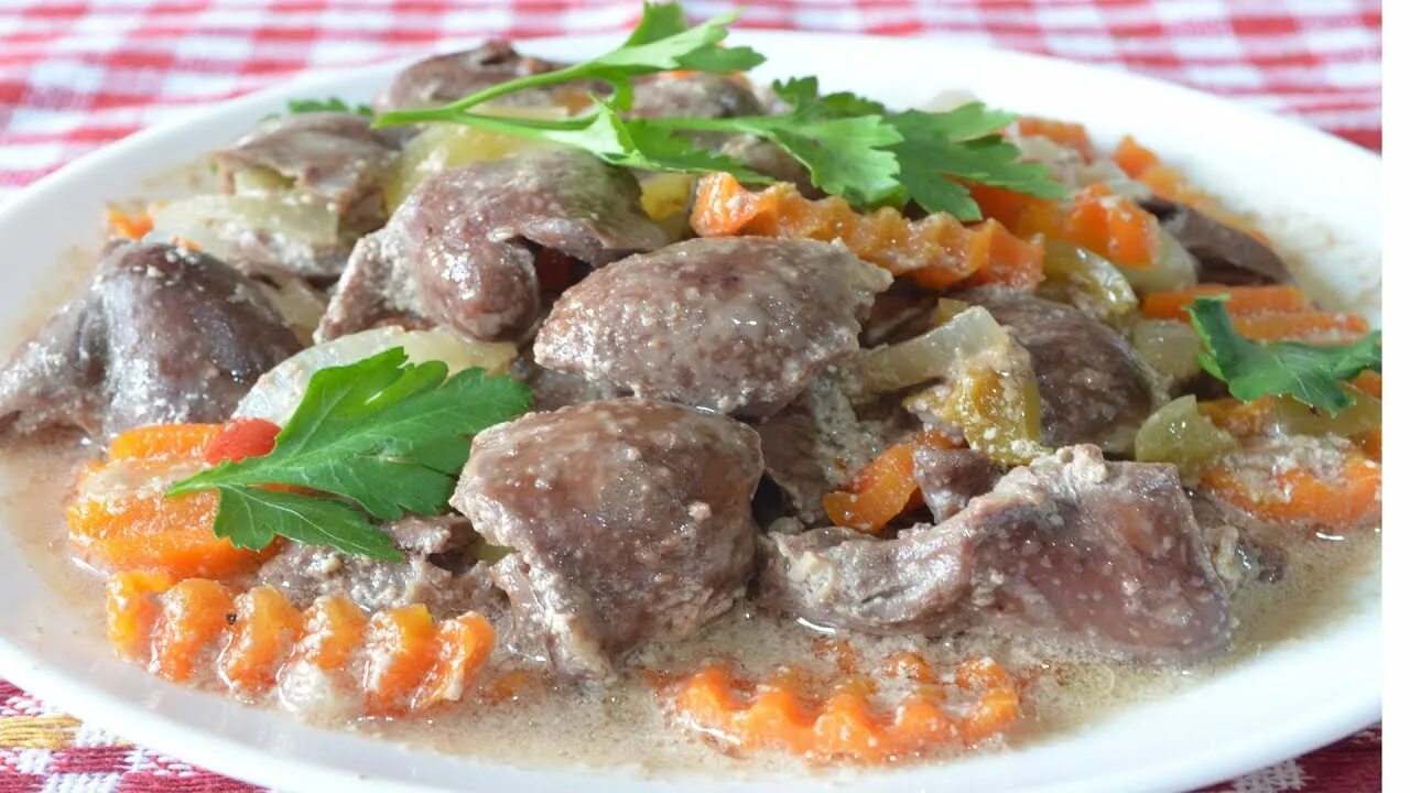 Куриные сердечки в духовке. Гуляш с куриными сердечками. Гуляш из куриных сердечек.
