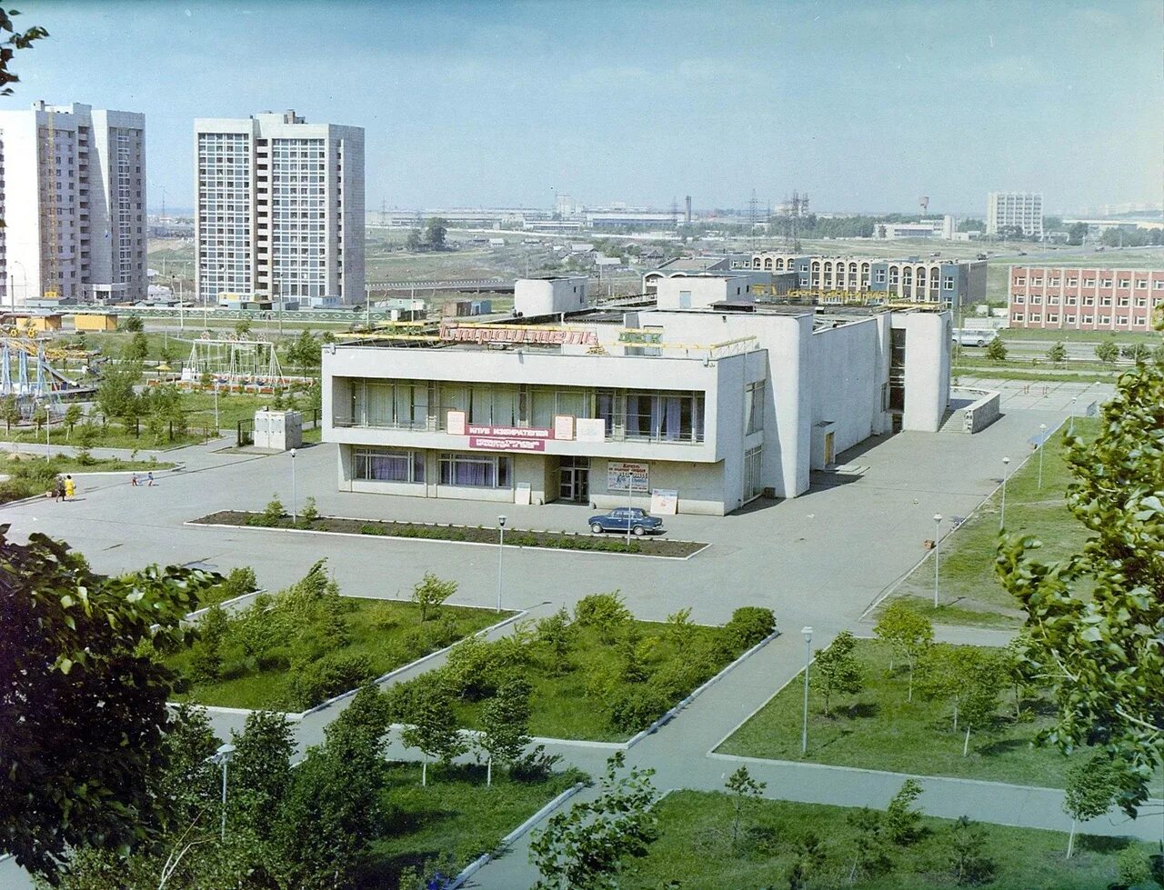 Лет наб. Набережные челны дворец камаз. дк камаз набережные челны. дк строитель челны. набережные челны 80 е годы.