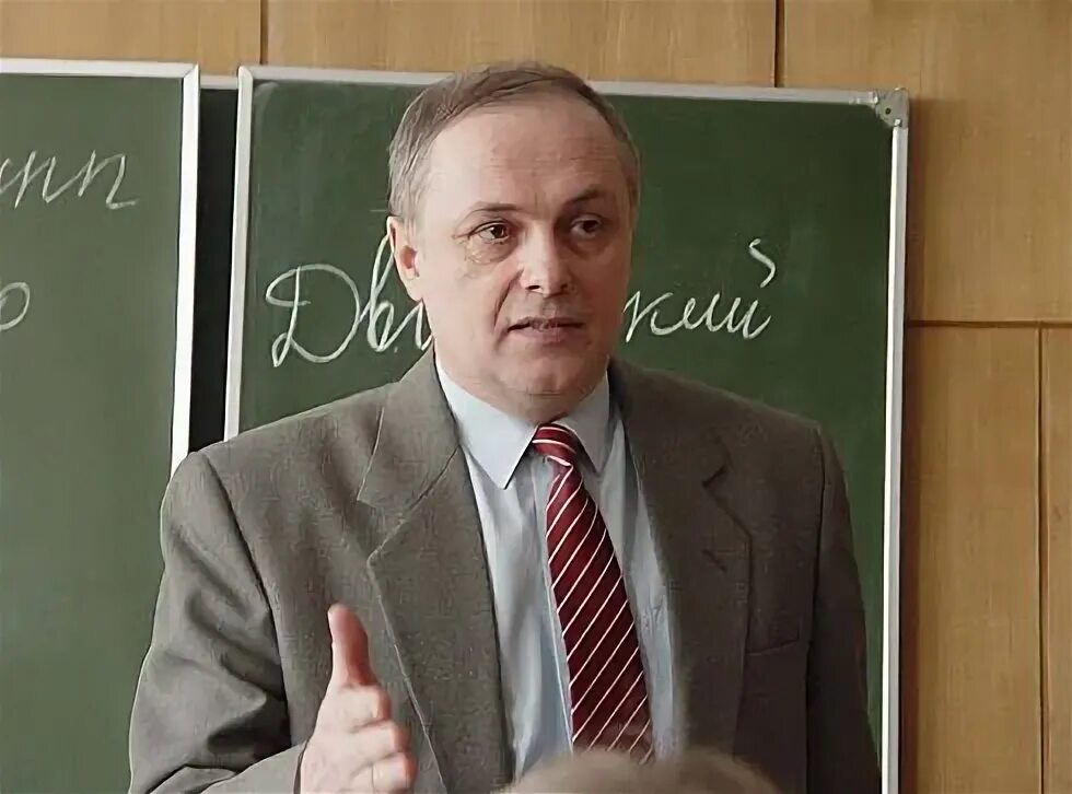 Александр петрович семенов окончил московский авиационный институт. Средняя школа 2 копыля. Кафедра 902 маи. Кафедра 407 маи. Маи университет.