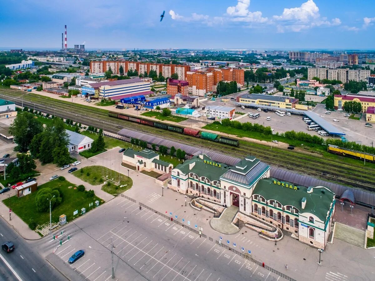 Альметьевск чебоксары. Привокзальная площадь чебоксары. жд вокзал чебоксары. чебоксары центр города. чебоксары центральная площадь.