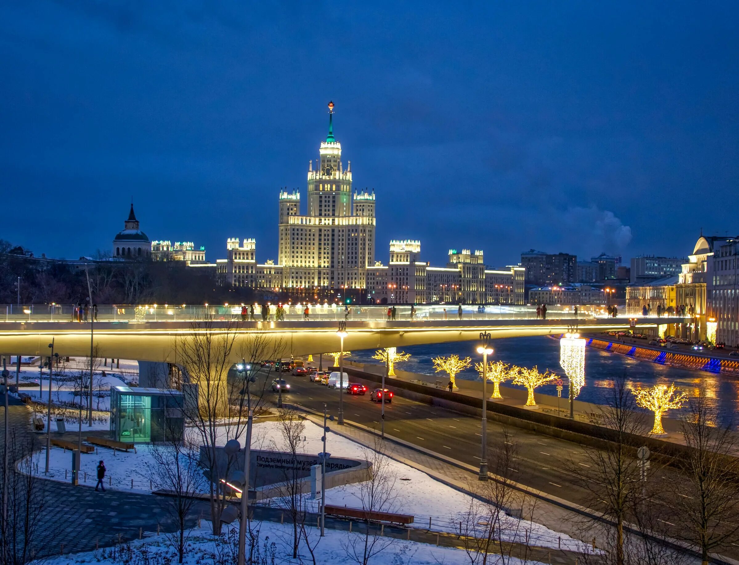 Москва где можно сделать. Киевский вокзал парк. Красивые места рядом с Краснопресненской. Парк на набережной Москвы 2021. Красивые места Москвы которые стоит посетить зимой.