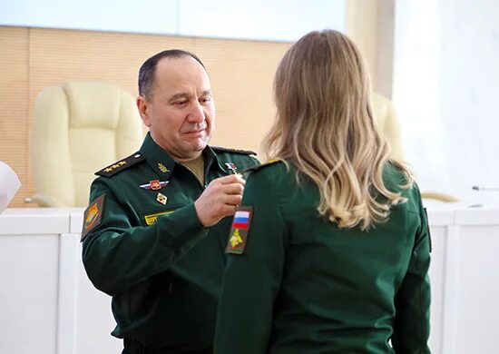 Жена командующего