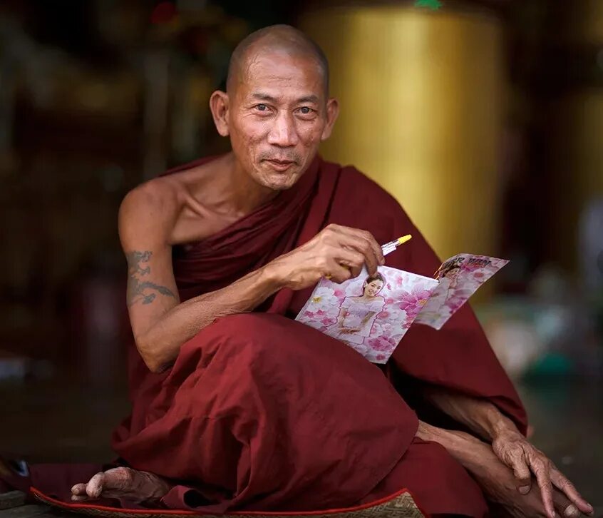 Новости дзен самое интересное в мире. Буддистский монах Тибет. Дзен буддист. Буддийский монах счастливый. Буддизм монахи.