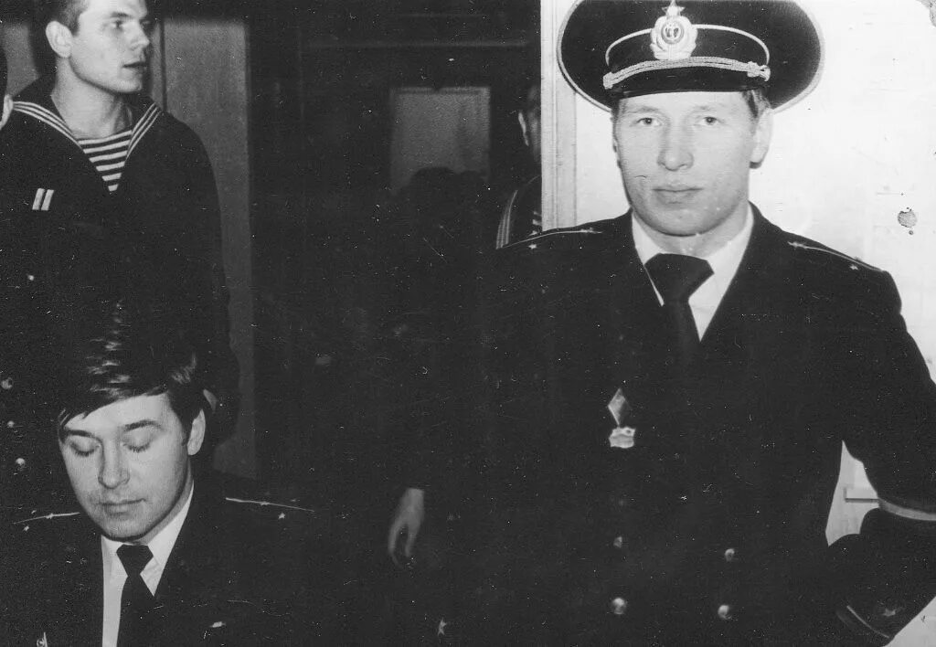 командир бч-7. кто служил в доме. участники дома 2 в армии. кто служил в доме. лейтенант бч-5.