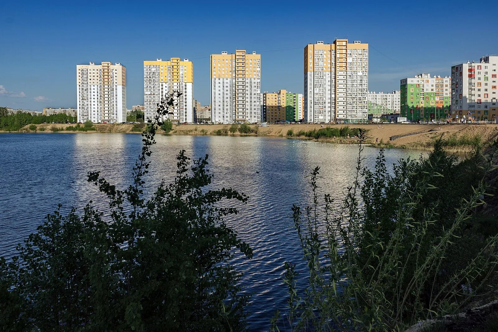 Жк бурнаковский нижний. Озеро Бурнаковской низины Нижний Новгород. Бурнаковская Низина Нижний Новгород. Бурнаковский Нижний Новгород Бурнаковская озеро. Озеро в ЖК Бурнаковский.