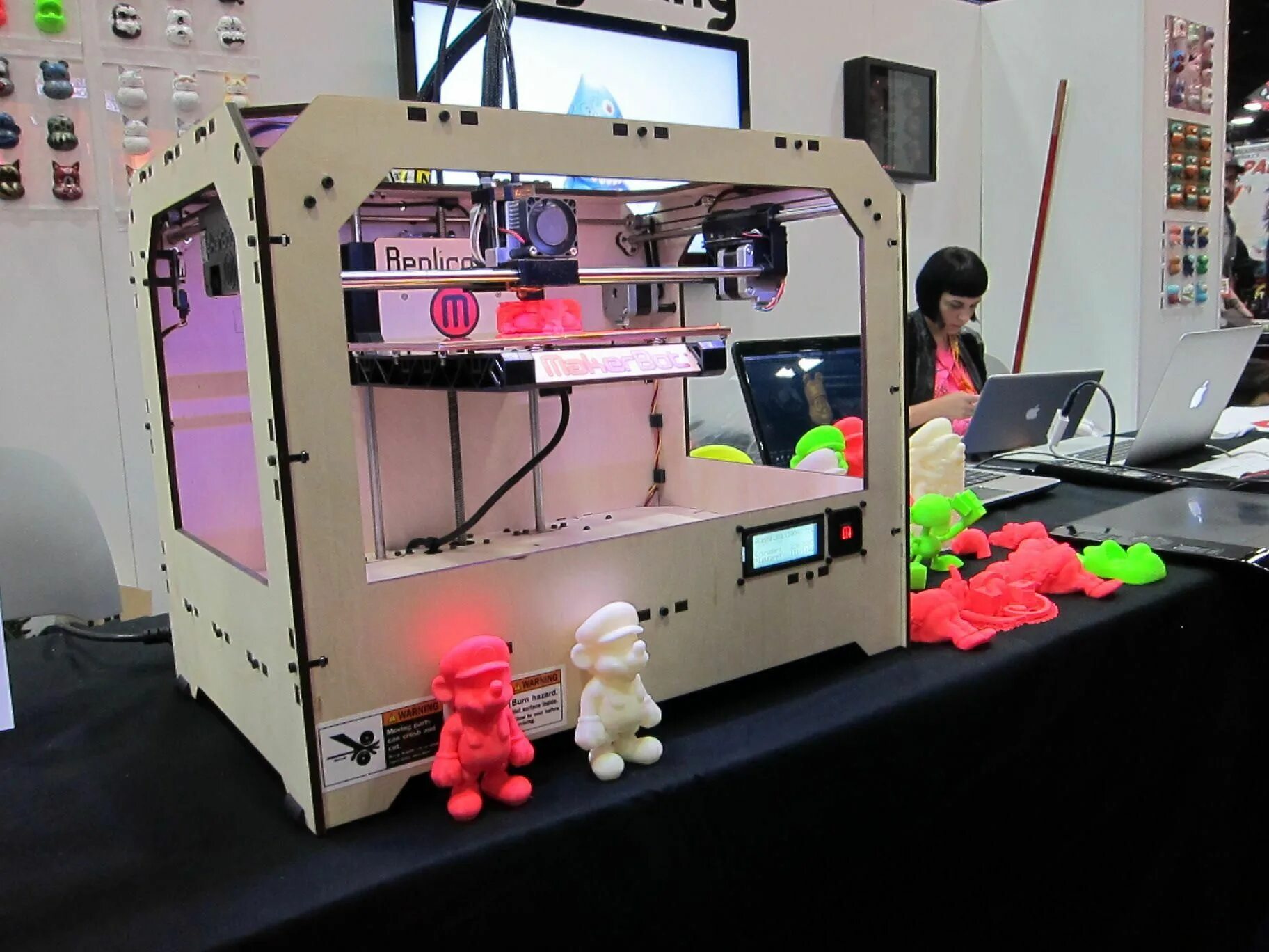 Бизнес идеи принтер. Makerbot 3d принтер 2014. 3д принтер makerbot изнутри. для 3д принтера уфл. 3д принтер бизнес идея для начинающих.