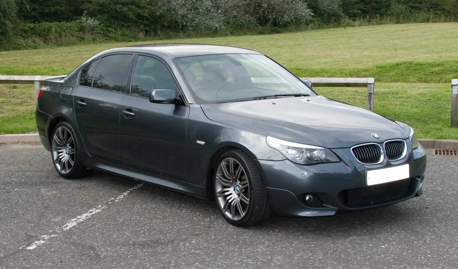 Е60 бу. BMW e60 530i. BMW 545 e60. БМВ е60 серая. BMW e60 2.0.