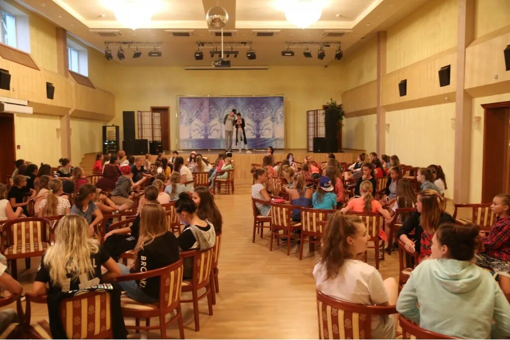 Акция красная гвоздика. Конкурс красная звезда. Лагерь академия звезд комнаты. Лагерь в подмосковье с проживанием. Память поколений.