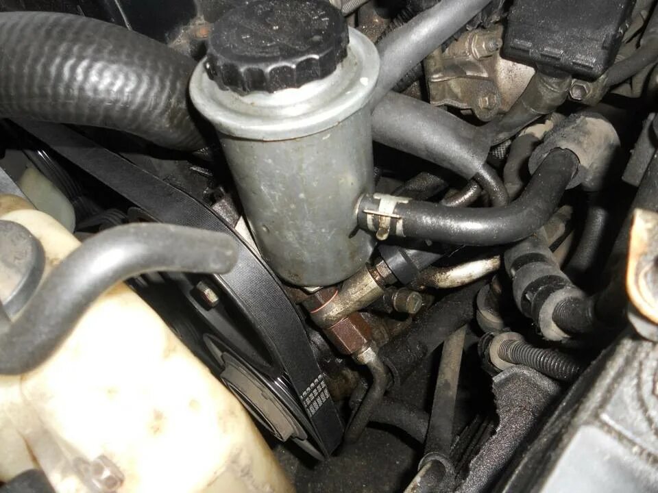 крышка бачка гур форд фокус 2. заглушка бачка форд фокус 3. крышка бачка гидроусилителя вольво s40. 6614663805 ssangyong крышка бачка гур. бачок крышка daewoo nexia.